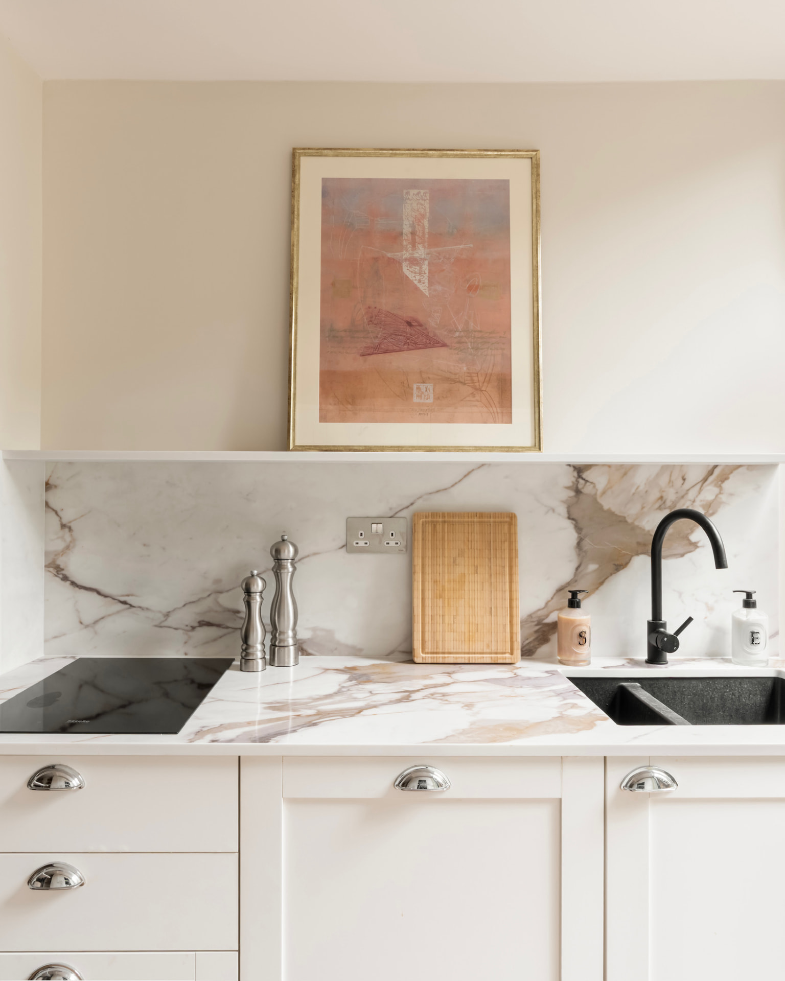 Calacatta marble kitchen splashback with framed artwork above