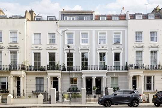 White stucco Notting Hill townhouse facade